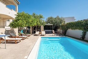 Sunshine Holiday Home