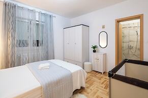 Sunshine Holiday Home