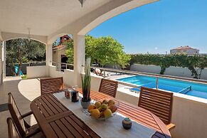 Sunshine Holiday Home