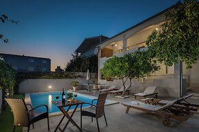 Sunshine Holiday Home