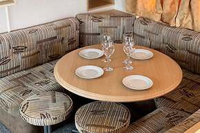 3-bed Carvan, Sleeps 6, Pets & Parking