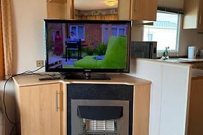 3-bed Carvan, Sleeps 6, Pets & Parking