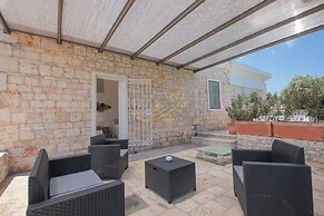 TD Trulli Benedetta w Pool in Peaceful Nature