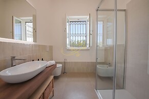 TD Trulli Benedetta w Pool in Peaceful Nature