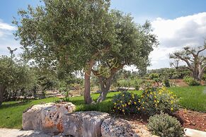 TD Trulli Benedetta w Pool in Peaceful Nature