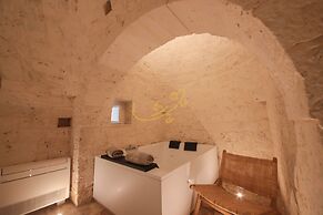 TD Trulli Benedetta w Pool in Peaceful Nature