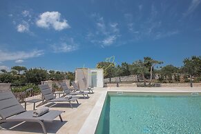 TD Trulli Benedetta w Pool in Peaceful Nature