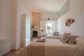 TD Trulli Benedetta w Pool in Peaceful Nature