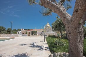 TD Trulli Benedetta w Pool in Peaceful Nature