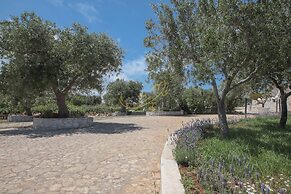 TD Trulli Benedetta w Pool in Peaceful Nature