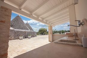 TD Trulli Benedetta w Pool in Peaceful Nature