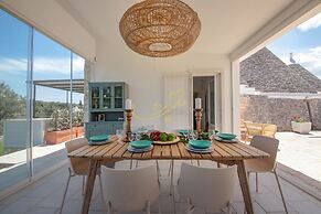 TD Trulli Benedetta w Pool in Peaceful Nature