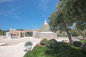 TD Trulli Benedetta w Pool in Peaceful Nature