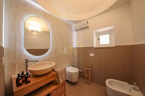 TD Trulli Benedetta w Pool in Peaceful Nature