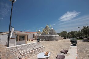TD Trulli Benedetta w Pool in Peaceful Nature