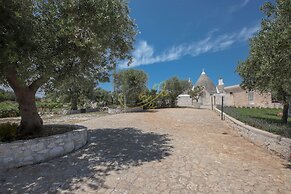TD Trulli Benedetta w Pool in Peaceful Nature