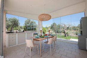 TD Trulli Benedetta w Pool in Peaceful Nature