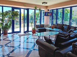 Twins Palace Apart Hotel