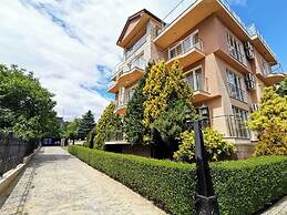 Twins Palace Apart Hotel