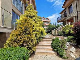 Twins Palace Apart Hotel