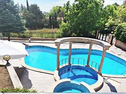 Twins Palace Apart Hotel