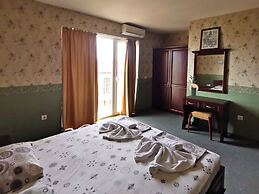 Twins Palace Apart Hotel