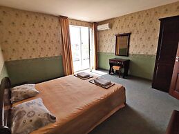 Twins Palace Apart Hotel