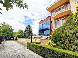 Twins Palace Apart Hotel