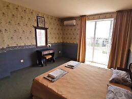 Twins Palace Apart Hotel