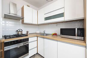 Charming Studio for 2 by Renters