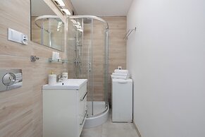 Charming Studio for 2 by Renters