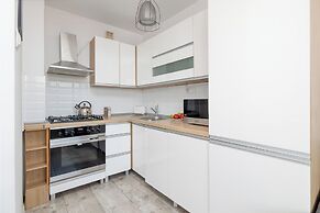 Charming Studio for 2 by Renters