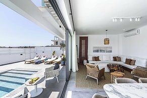 Chris Le Mare Gold Luxury Villa