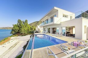 Pomos Seashore Villa