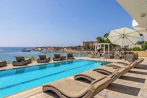 Katina Beach Villa