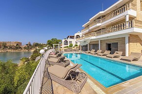 Katina Beach Villa