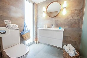 Art House by the Sea