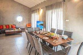 Art House by the Sea