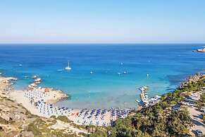 Art House by the Sea