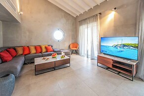 Art House by the Sea