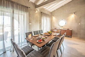 Art House by the Sea