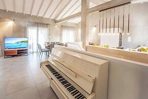 Art House by the Sea