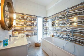 Art House by the Sea