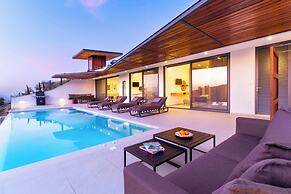 Villa Beyond the Horizon