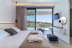 Villa Beyond the Horizon