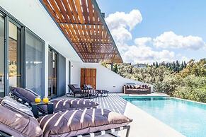 Villa Beyond the Horizon