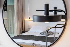 Villa Beyond the Horizon