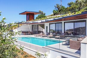 Villa Beyond the Horizon