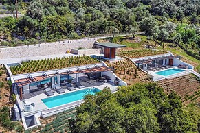 Villa Beyond the Horizon