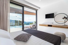 Villa Beyond the Horizon